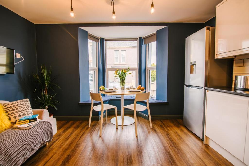 Quiet Location - 3 Bedroom Family House With 3 Shower Room - 2 Parking Spaces Plymouth Eksteriør bilde