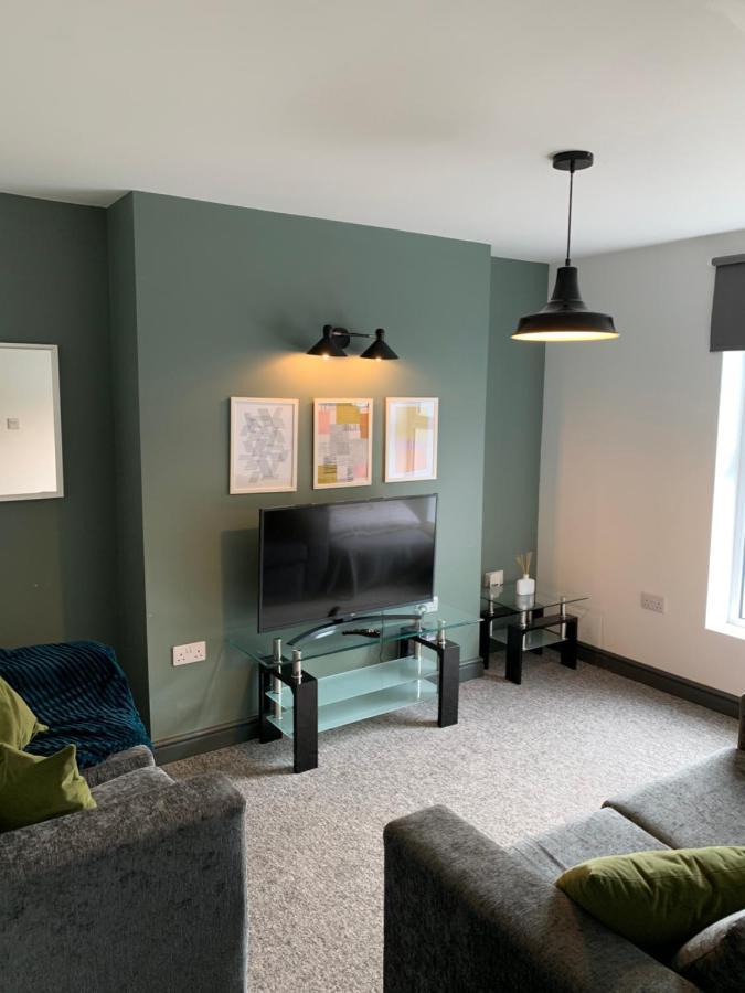 Quiet Location - 3 Bedroom Family House With 3 Shower Room - 2 Parking Spaces Plymouth Eksteriør bilde