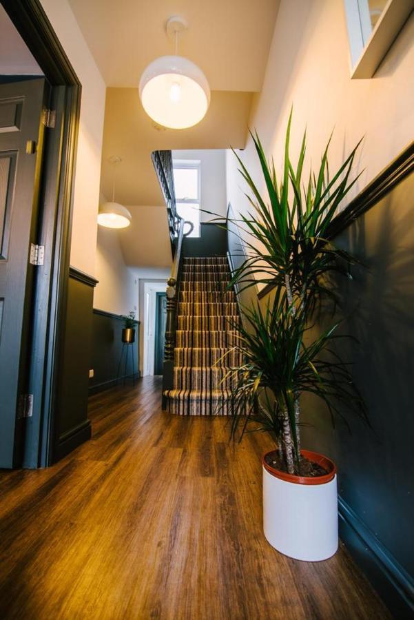 Quiet Location - 3 Bedroom Family House With 3 Shower Room - 2 Parking Spaces Plymouth Eksteriør bilde